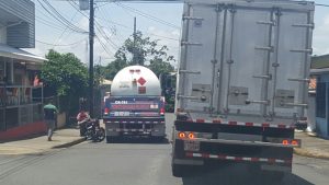 Nueva demarcación delimitaría parqueos a un costado de la vía