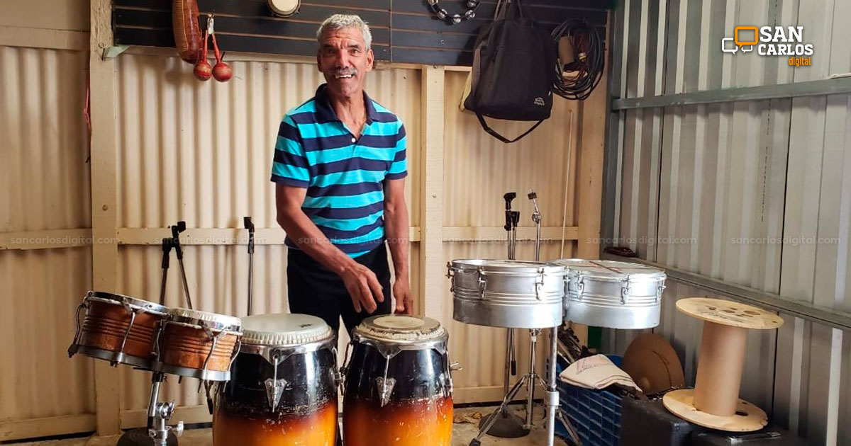 Don "Chico" Benavides alterna su pasión por la tierra con la música.
