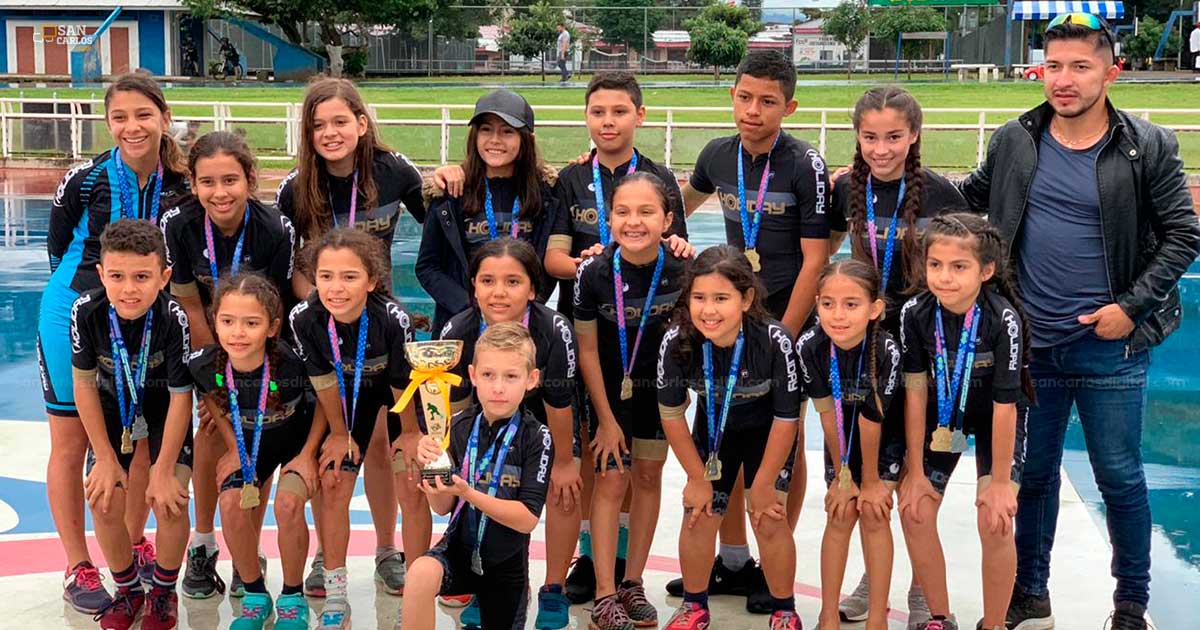 25 niños sancarleños son bicampeones en Patinaje - San Carlos Digital
